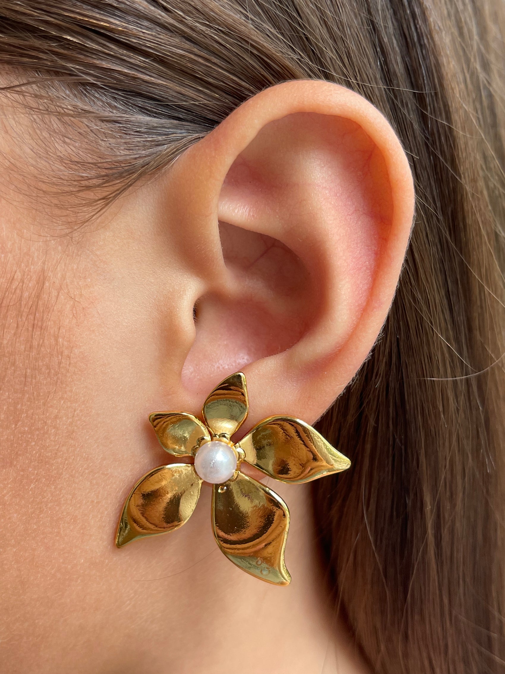 ARETES FLOR CON PERLA