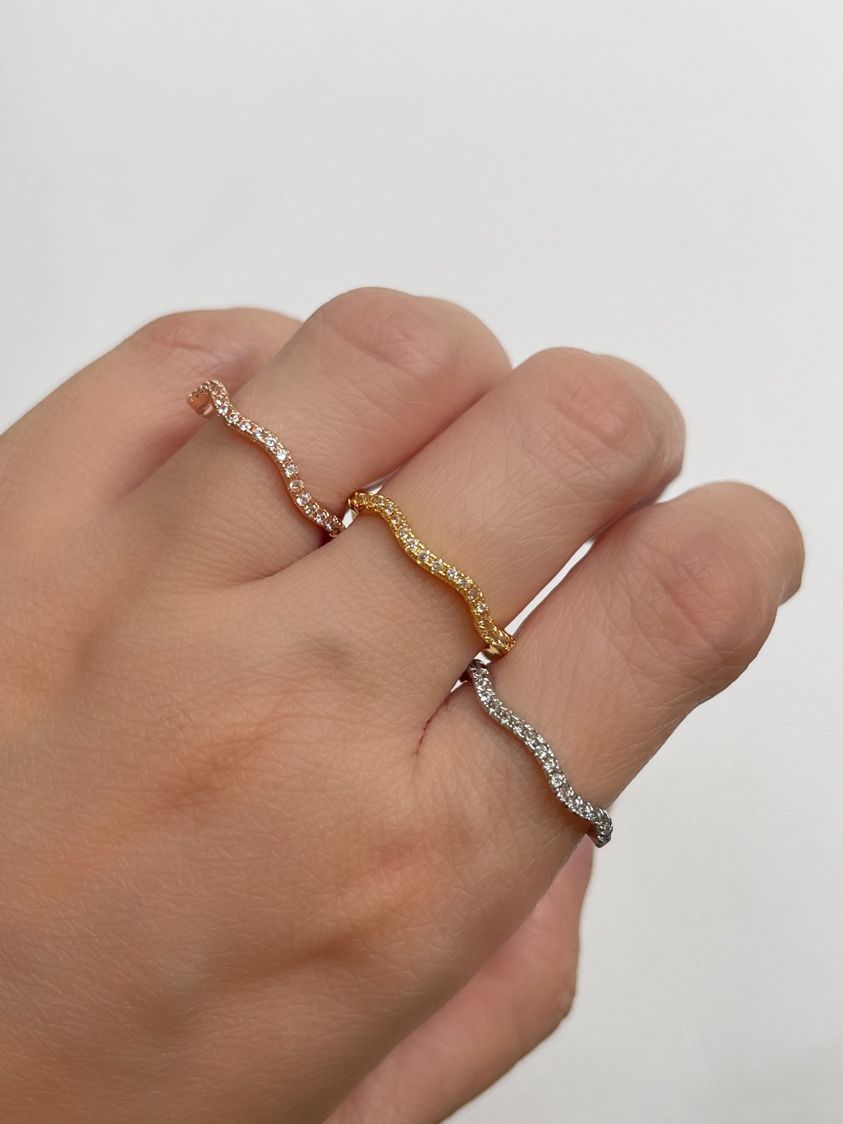 ANILLO ONDAS CON ZIRCONIAS