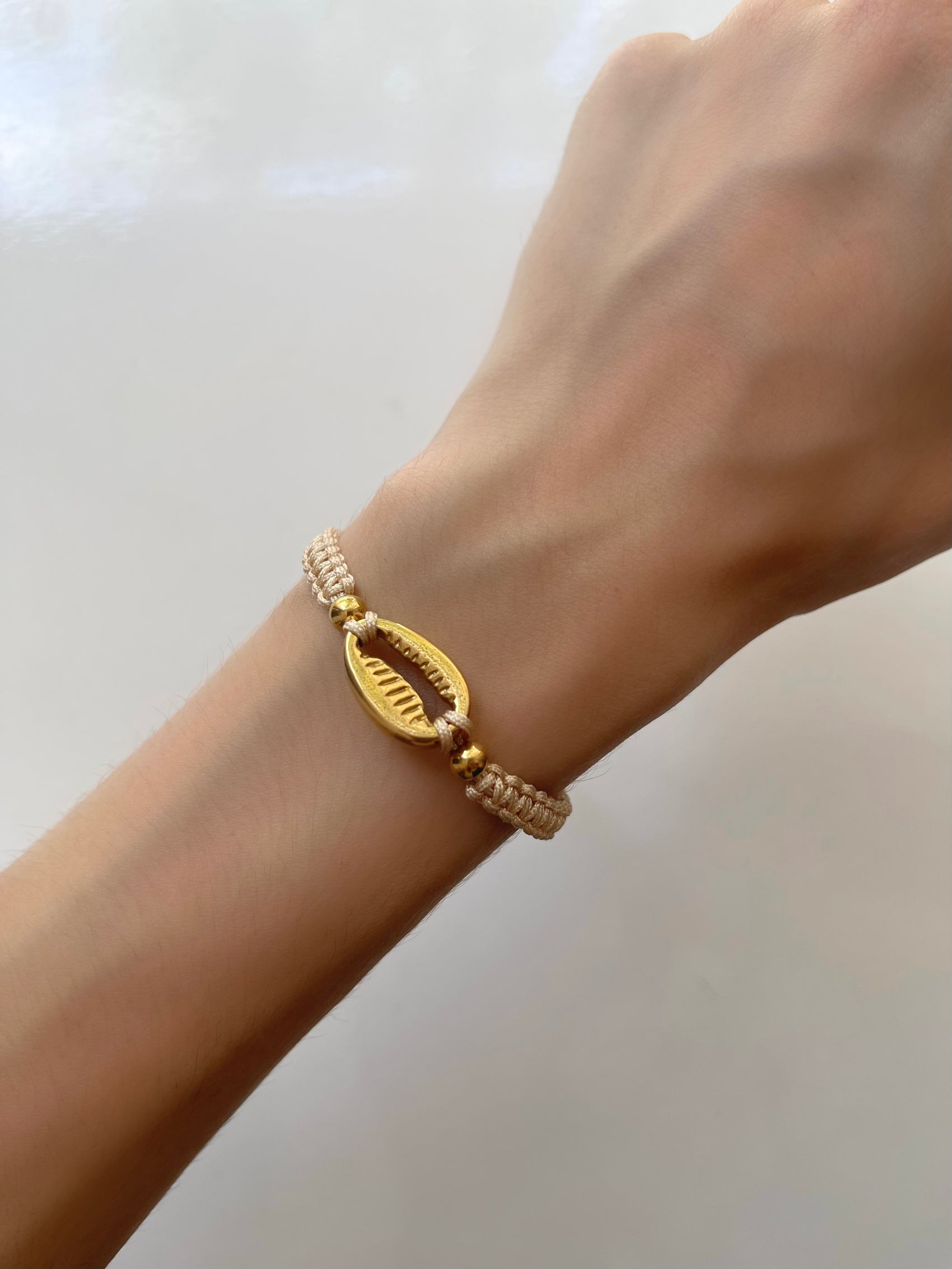 PULSERA CONCHITA DORADA