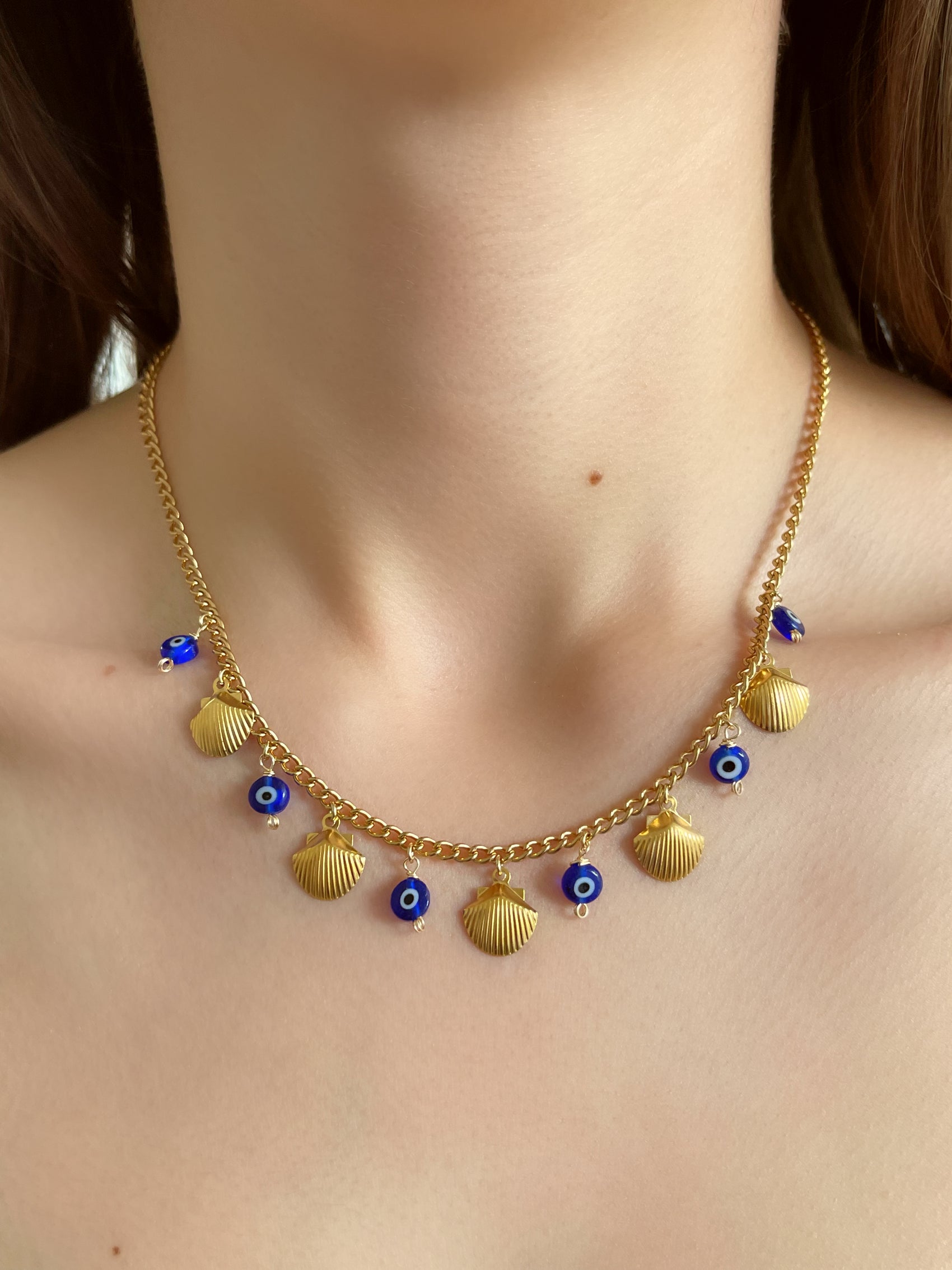 COLLAR CONCHITAS Y OJITOS AZULES