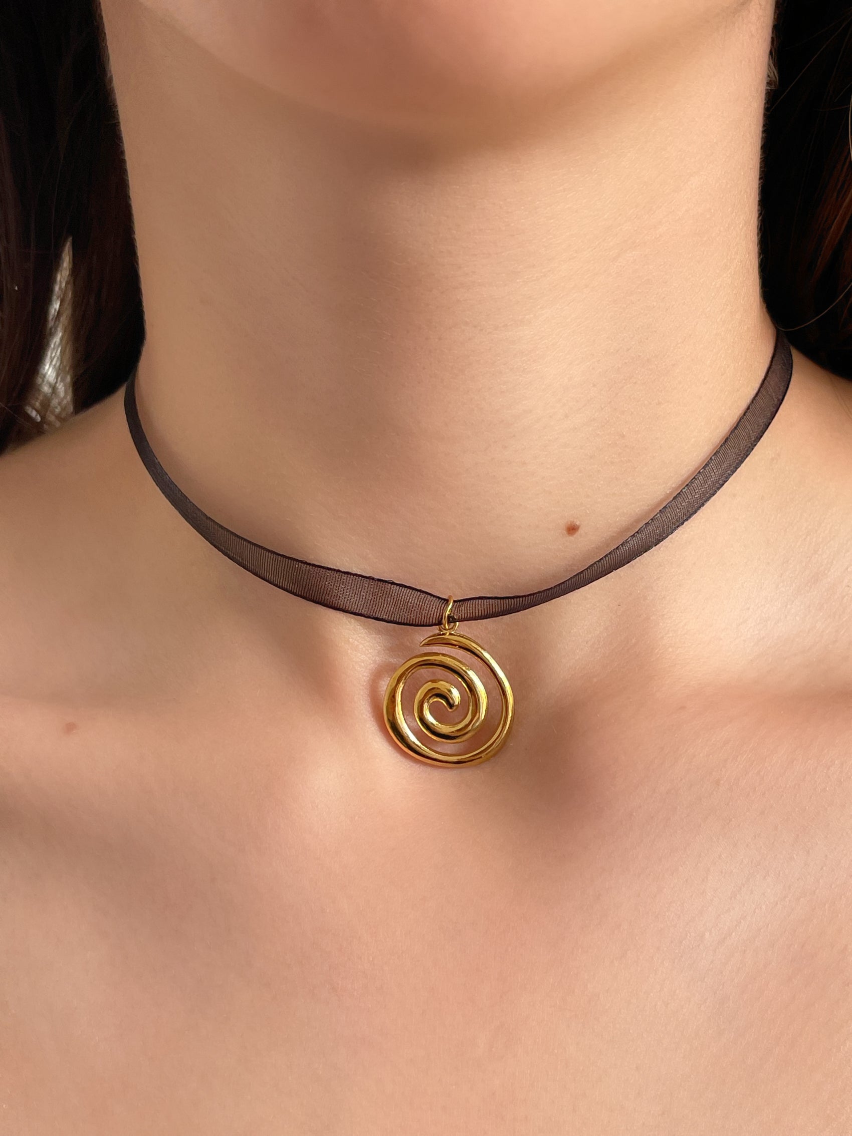 CHOKER REMOLINO