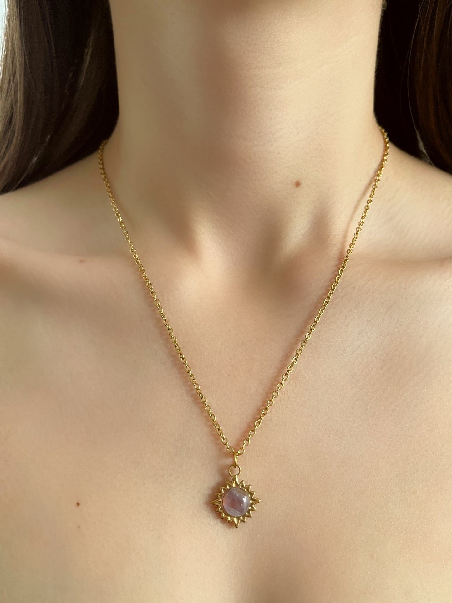 COLLAR SOL CON AMATISTA