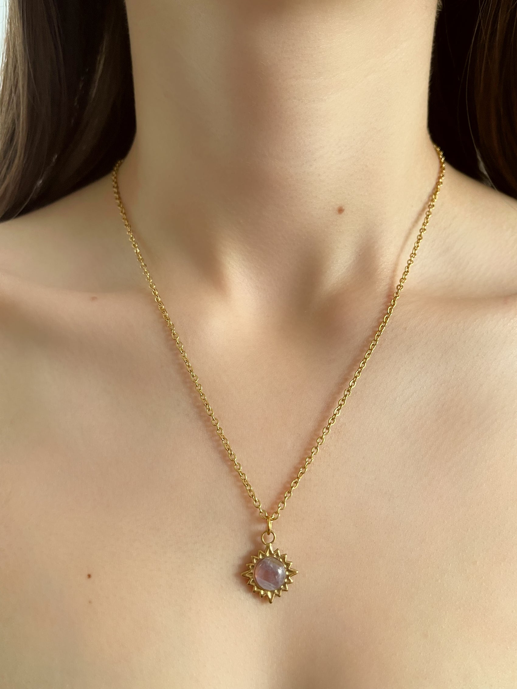 COLLAR SOL CON AMATISTA