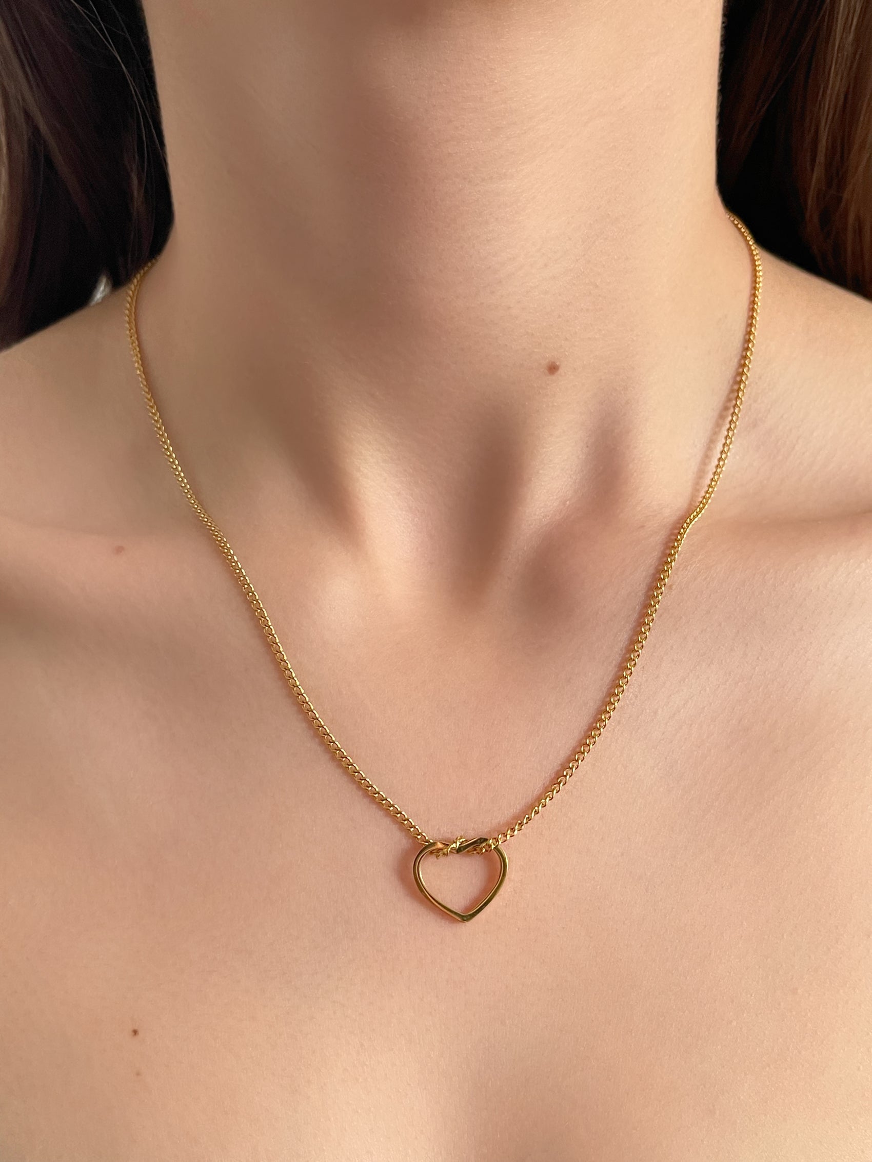 COLLAR CON CORAZON ENTRELAZADO