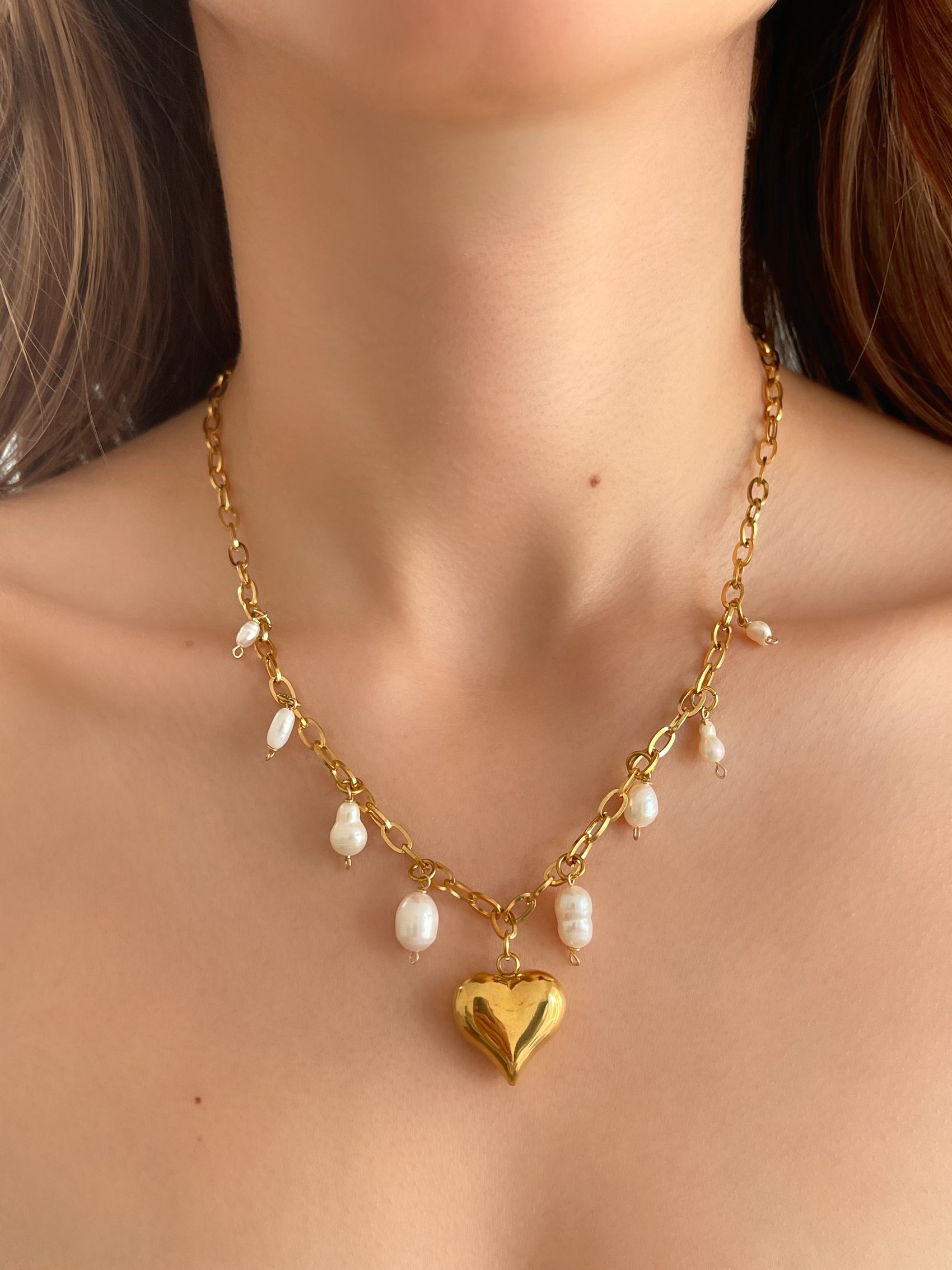 COLLAR CORAZÓN CON PERLAS