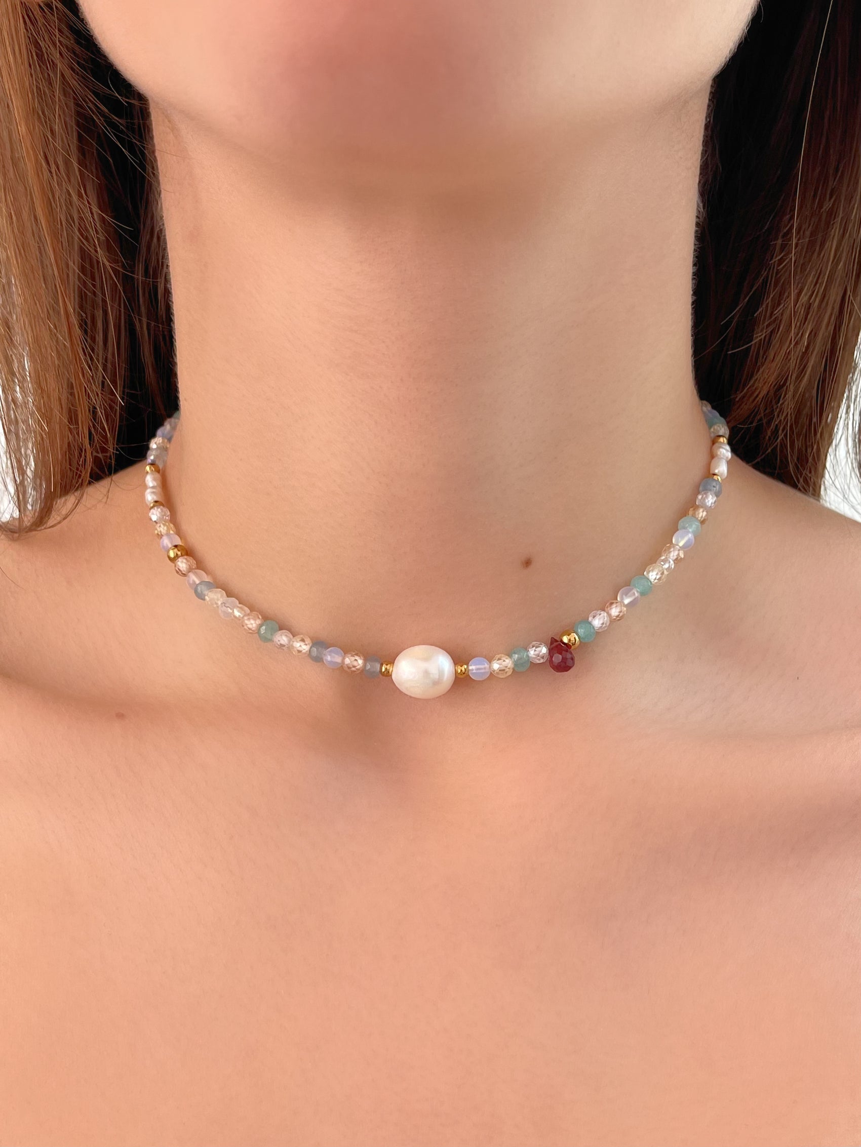 CHOKER PERLA CON GOTA ROJA