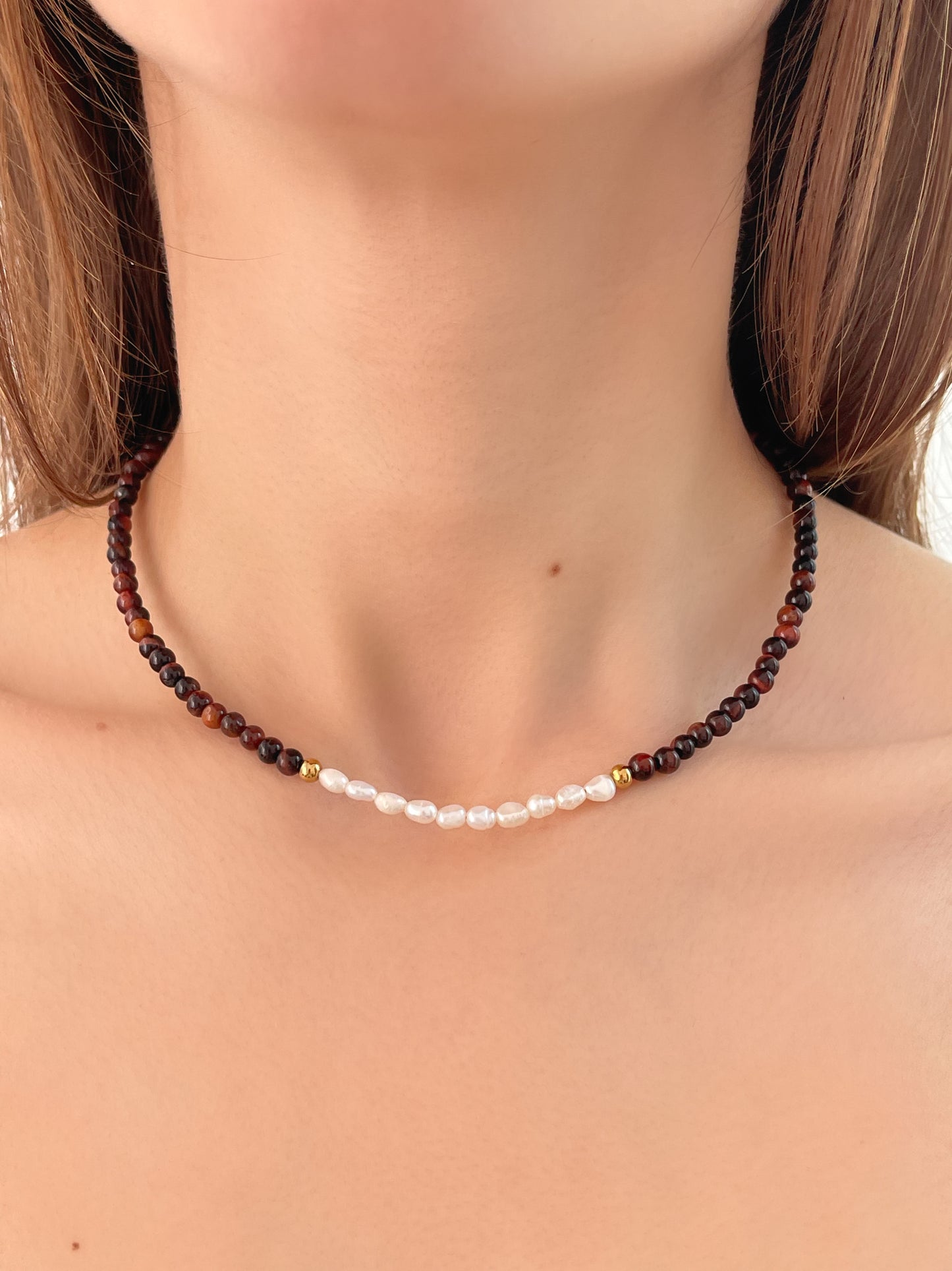 CHOKER PERLAS Y OJO DE TIGRE ROJO