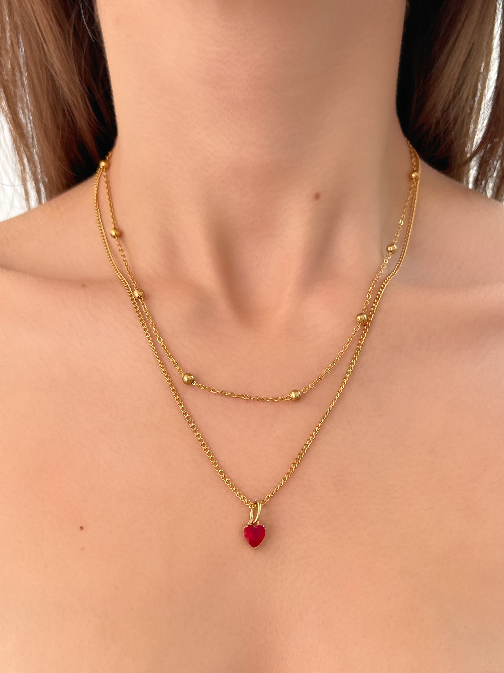 COLLAR DOBLE CON CORAZÓN ROJO