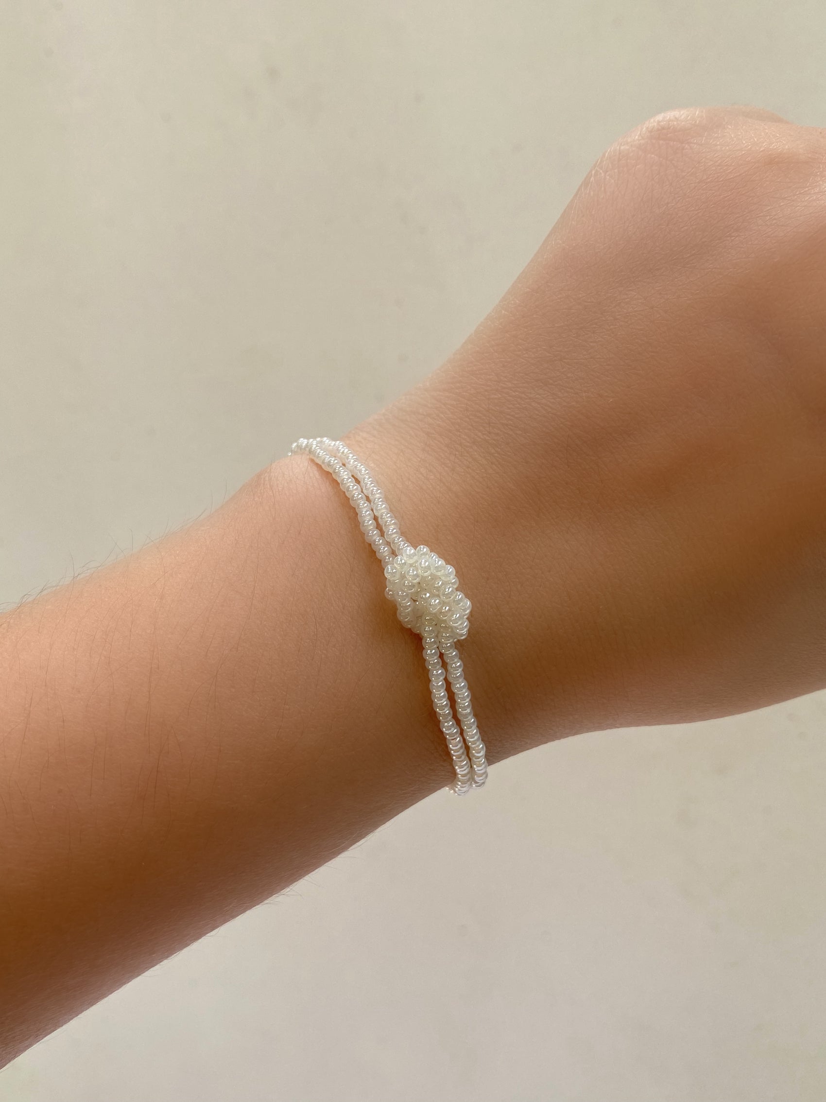 PULSERA NUDO CHAQUIRAS PERLA