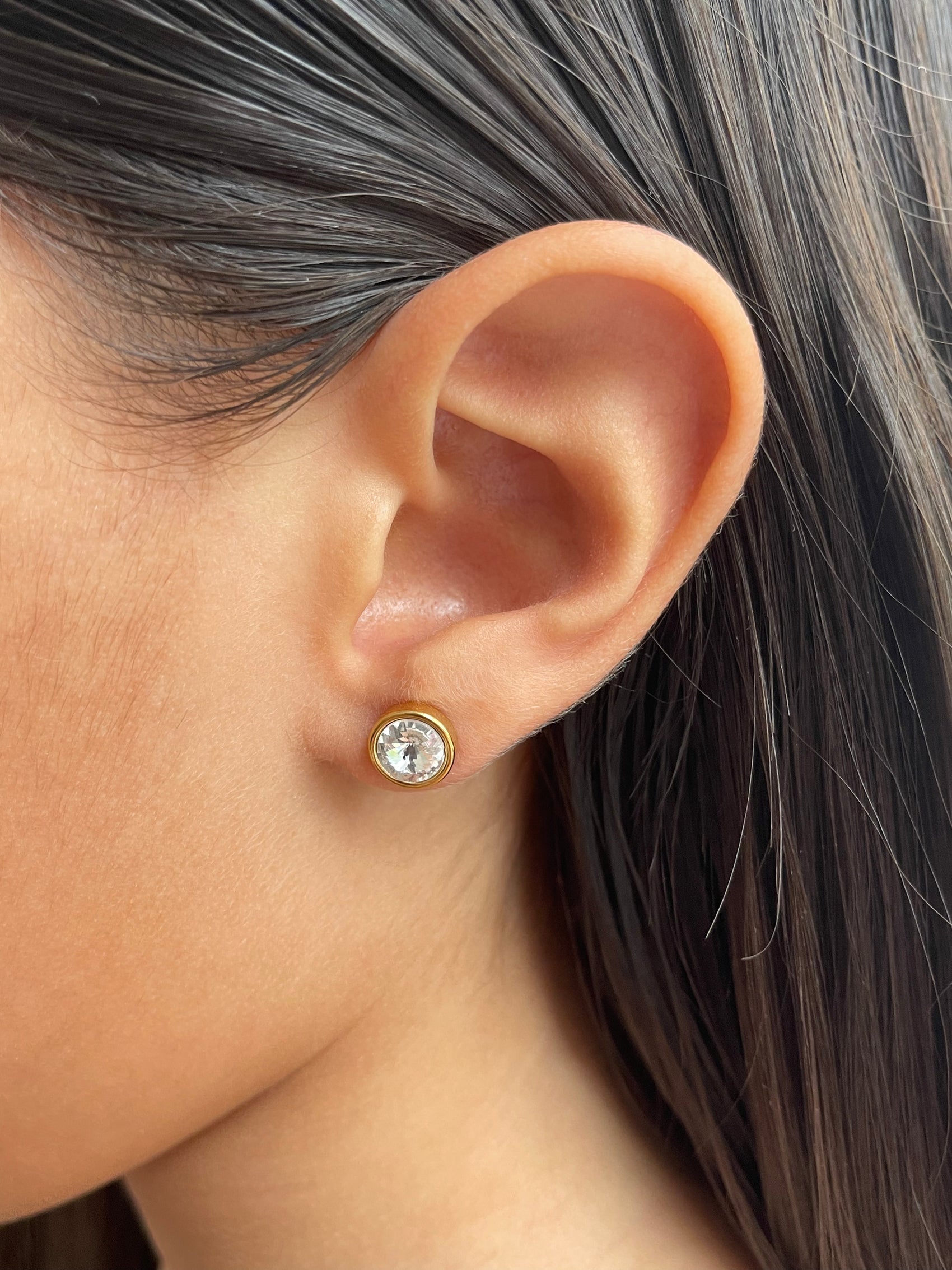 ARETES ZIRCONIA