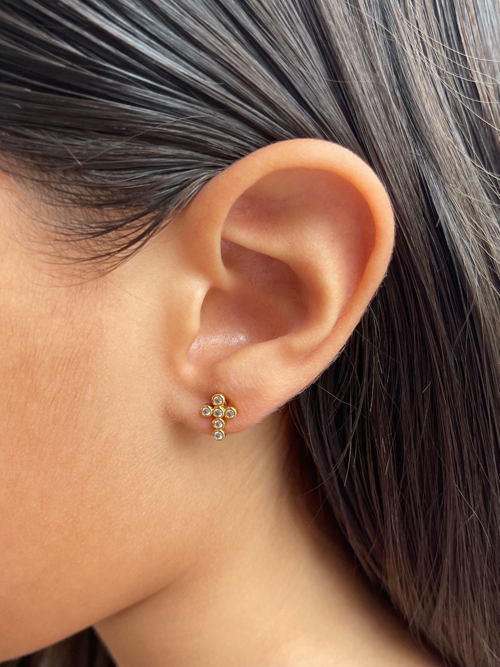 ARETES CRUZ