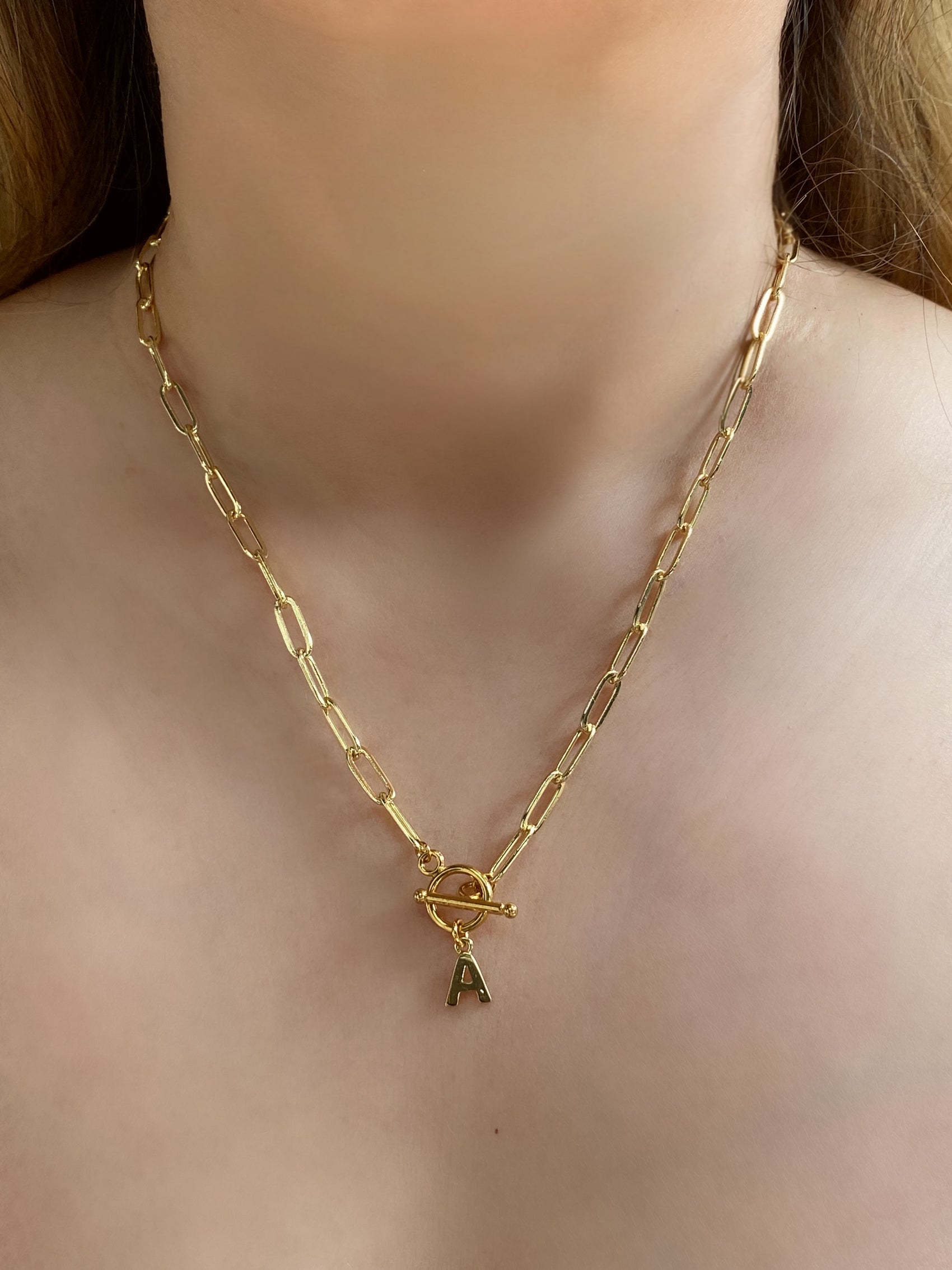COLLAR BROCHE CON INICIAL