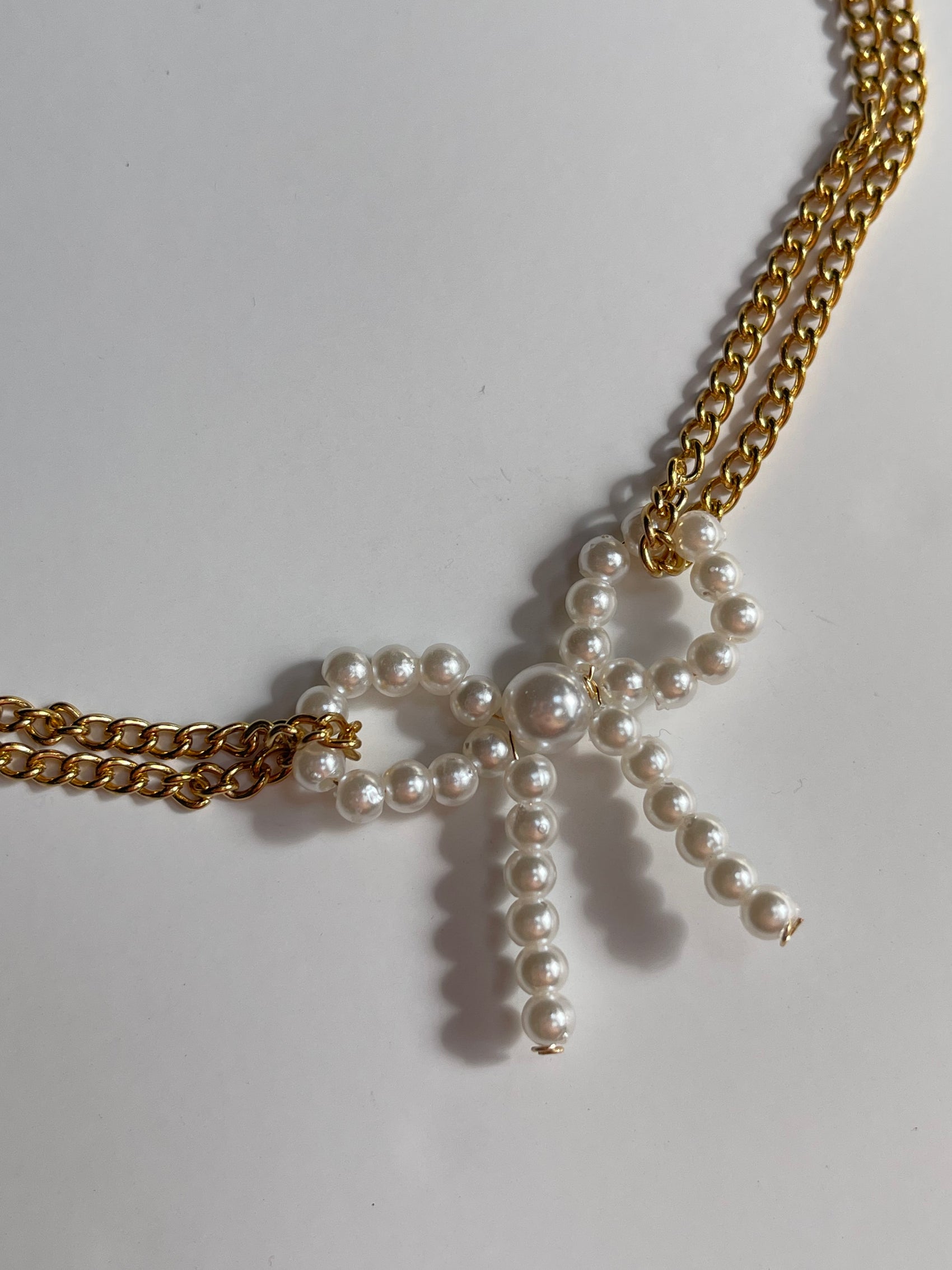 CHOKER DOBLE CON MOÑO PERLAS
