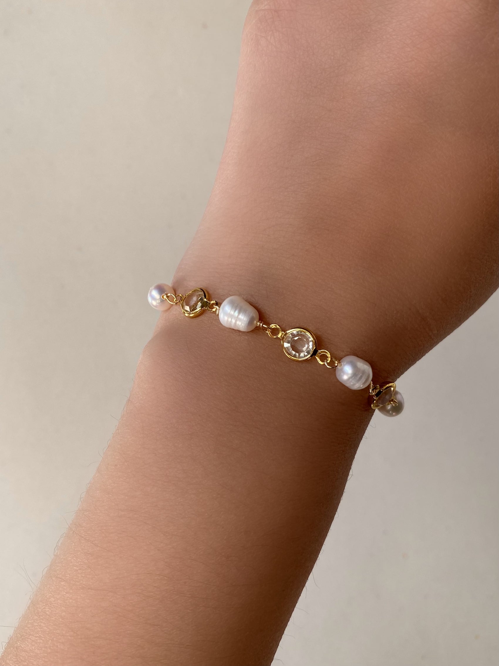 PULSERA PERLAS CON CRISTAL