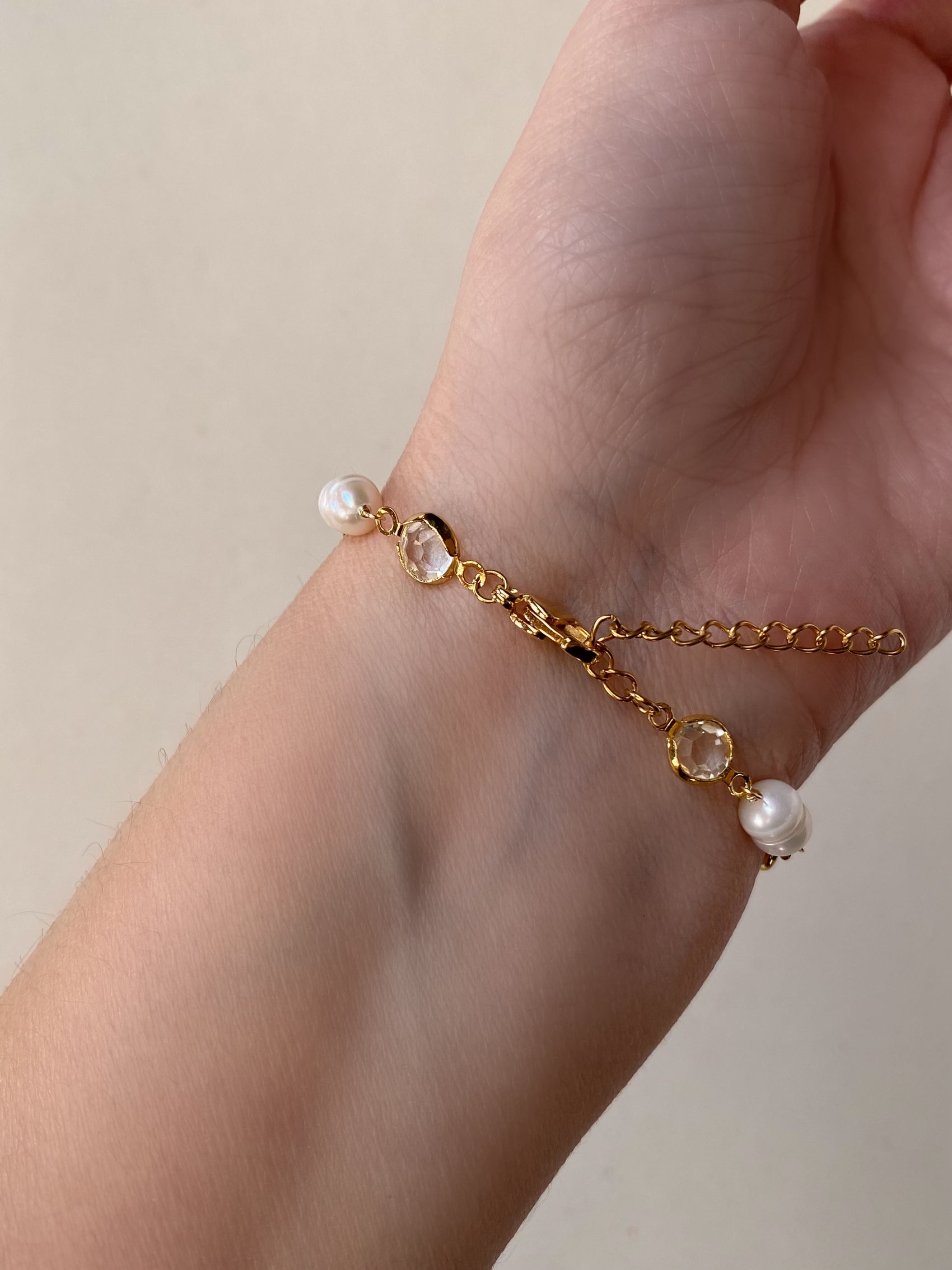 PULSERA PERLAS CON CRISTAL