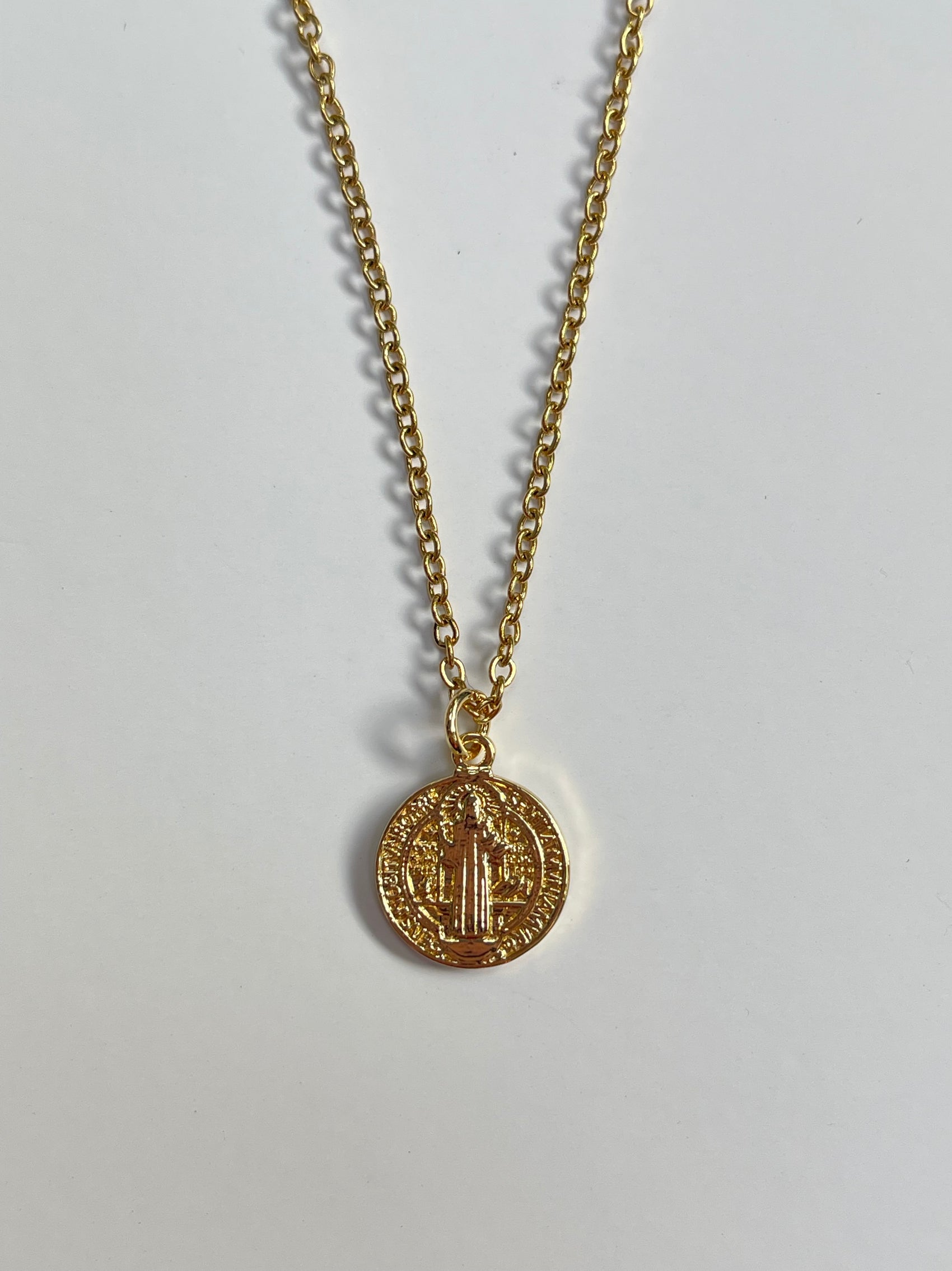 COLLAR MEDALLA SAN BENITO