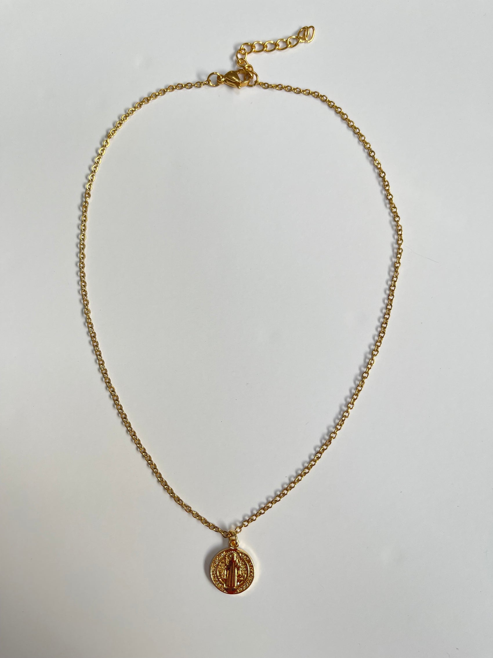 COLLAR MEDALLA SAN BENITO