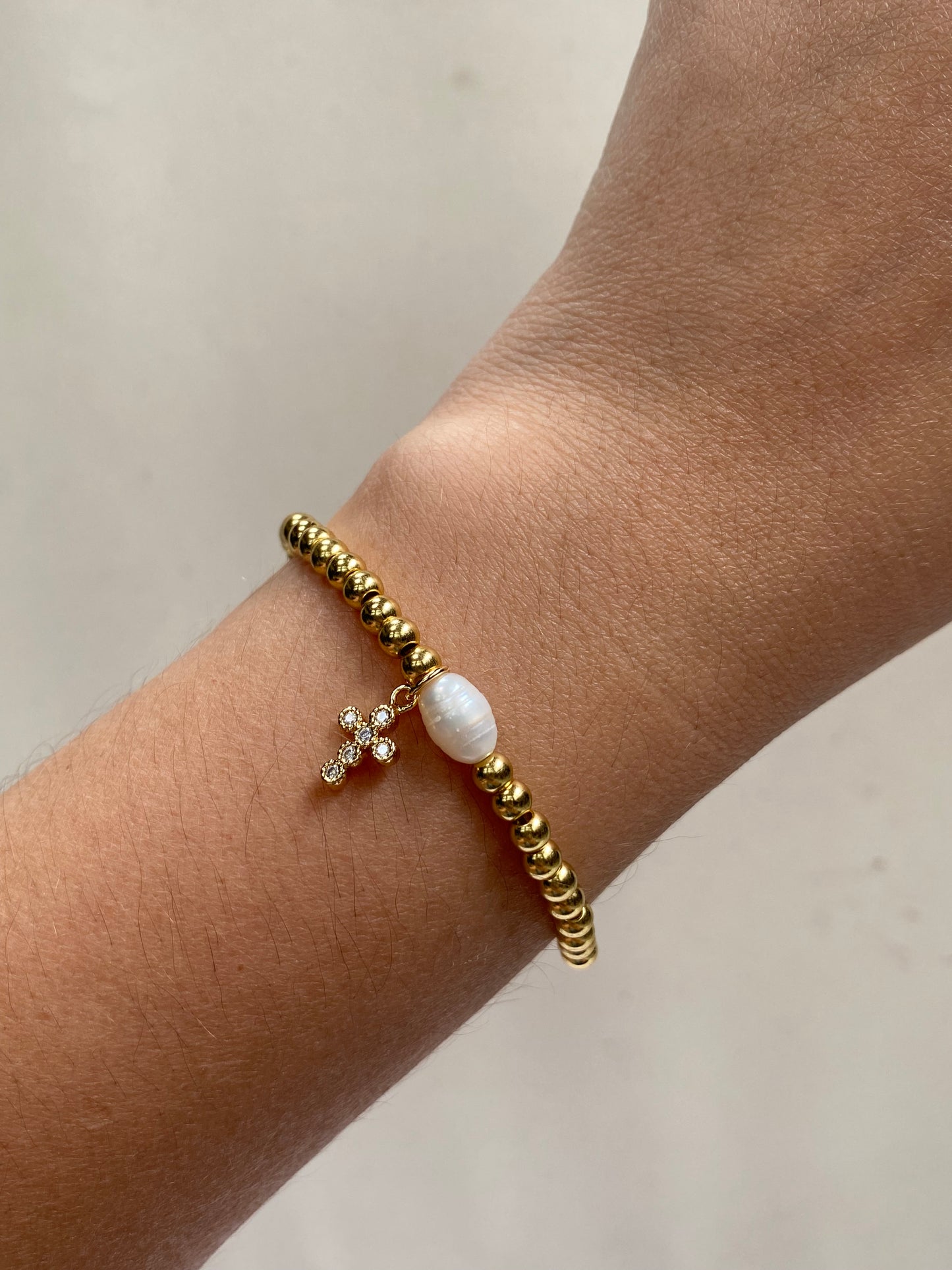 PULSERA PERLA Y CRUZ