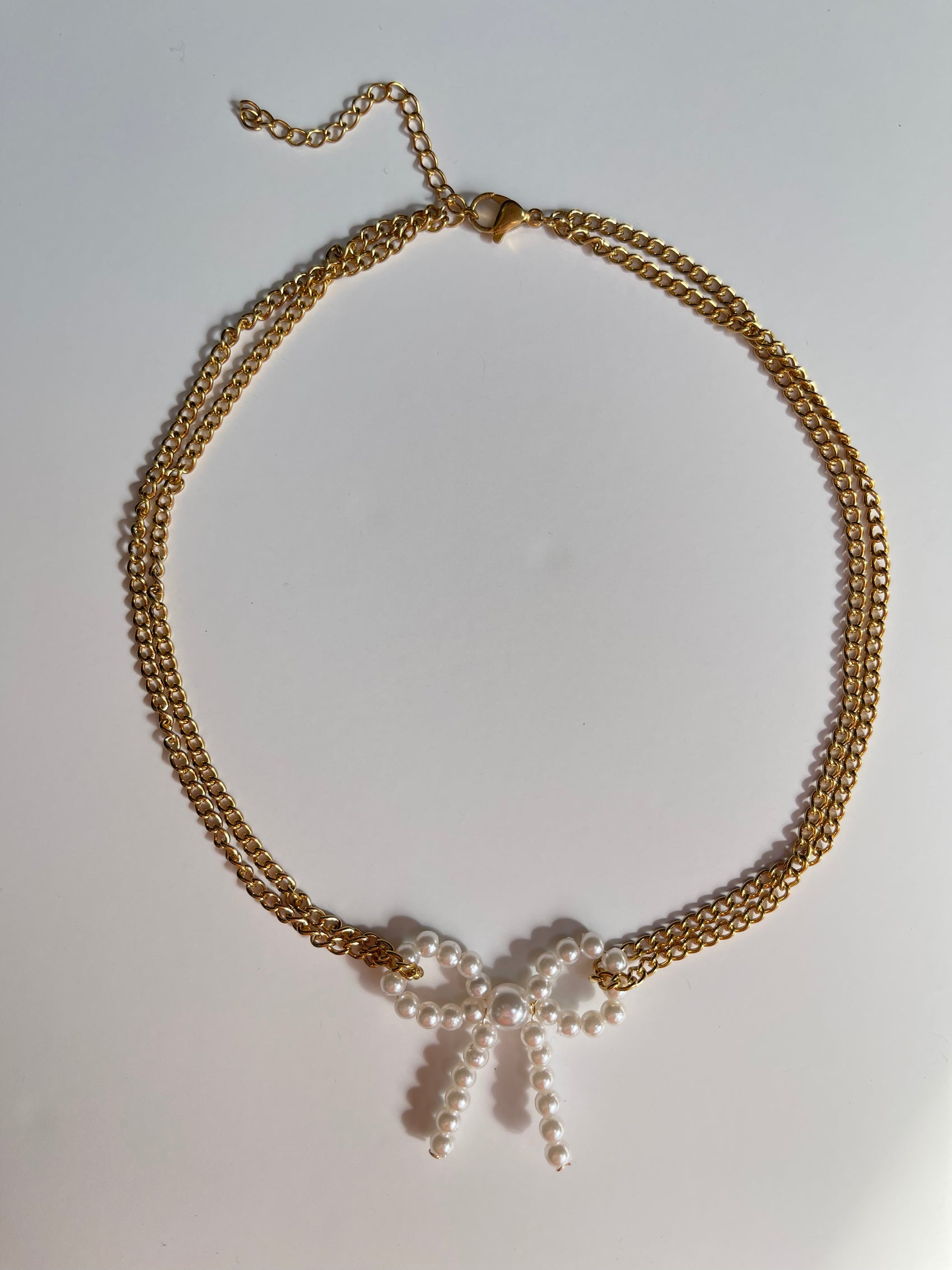 CHOKER DOBLE CON MOÑO PERLAS