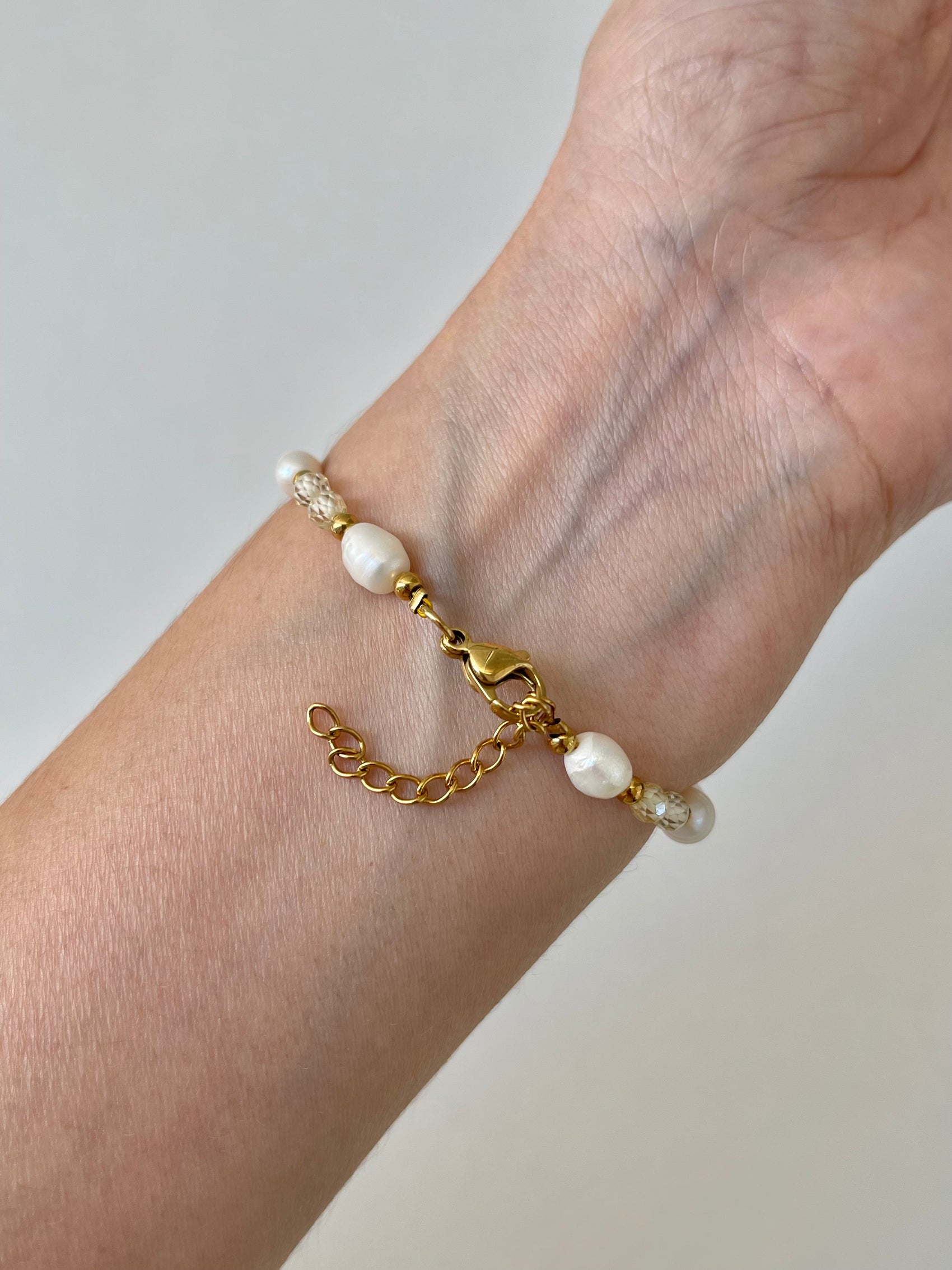 PULSERA PERLAS CON ZIRCONIAS