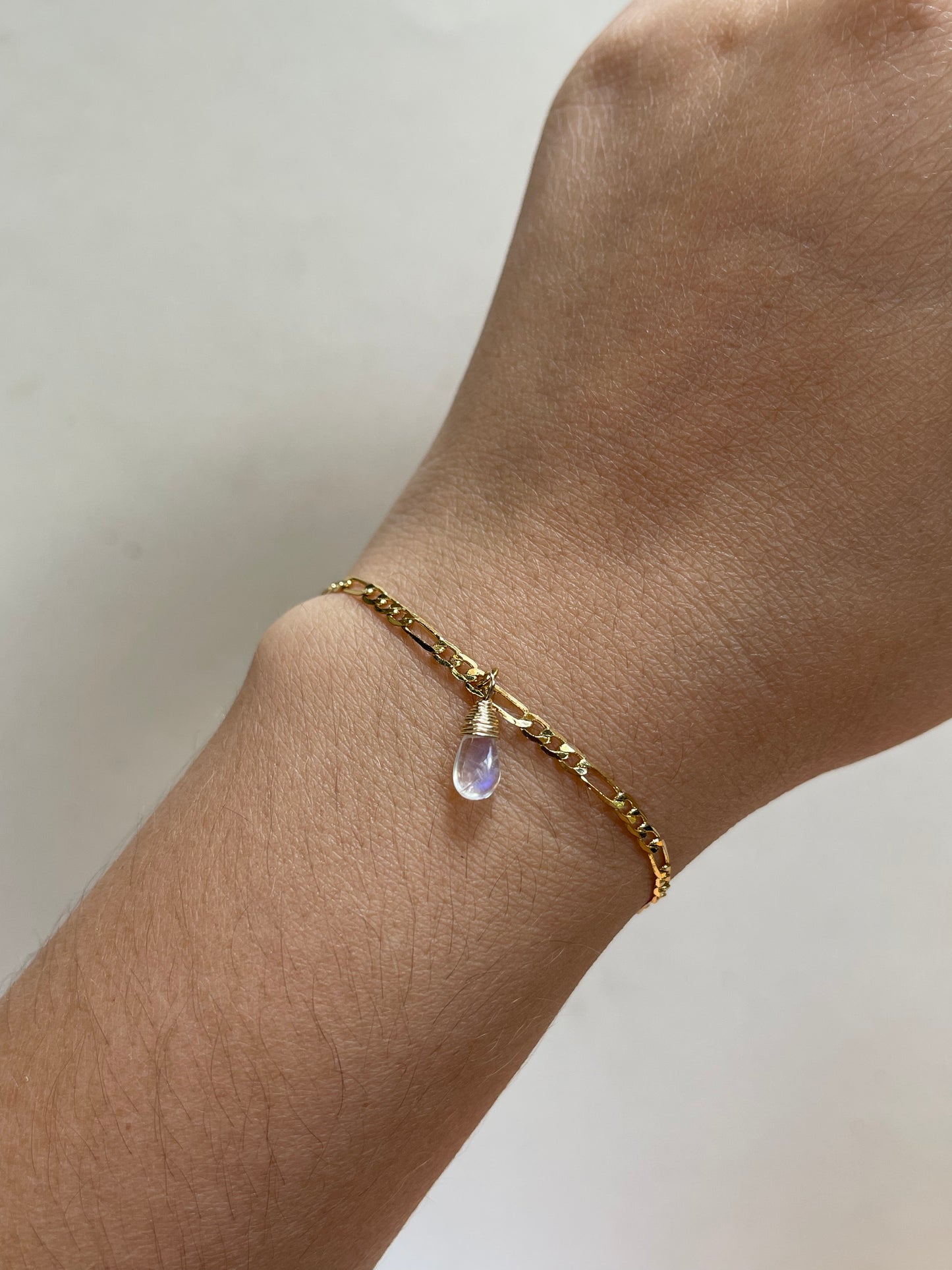 PULSERA CON PIEDRA LUNAR