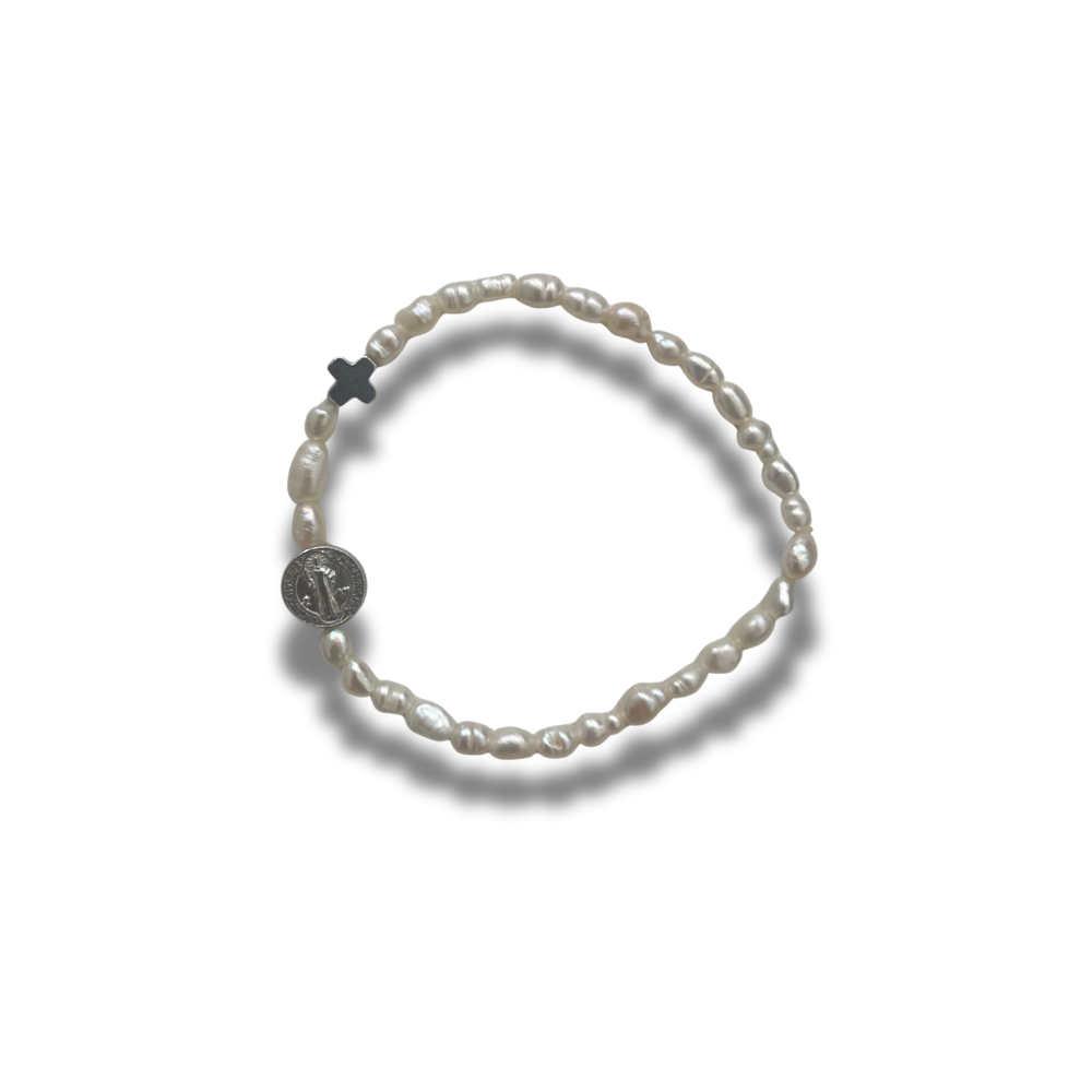 PULSERA PERLAS CON SAN BENITO Y CRUZ
