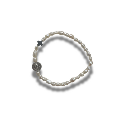 PULSERA PERLAS CON SAN BENITO Y CRUZ