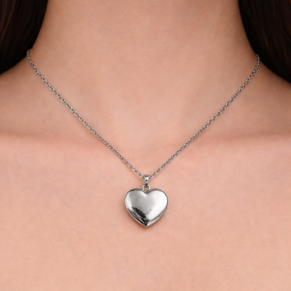 collar con dije de corazón que se abre y se puede usar como portafoto, de acero inoxidable color plateado