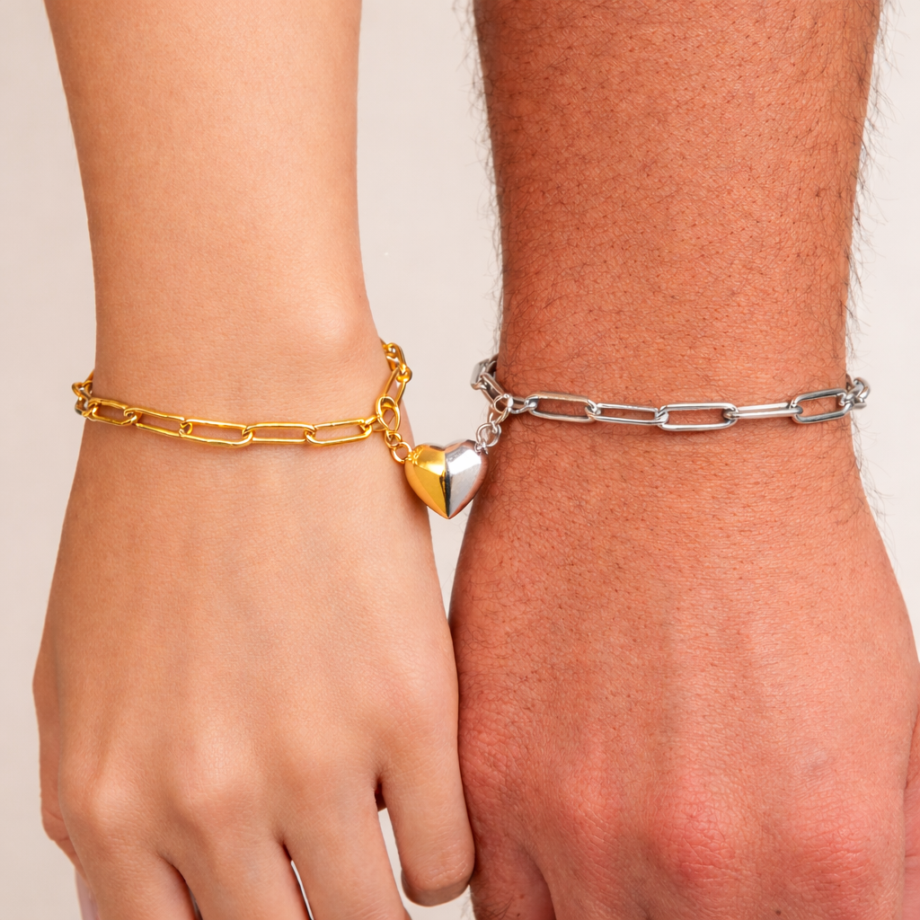 set de pulseras para pareja con corazón magnético, dorado y plateado de acero inoxidable para regalar en san valentin, el 14 de febrero.
